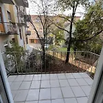Single 8 Apartment *